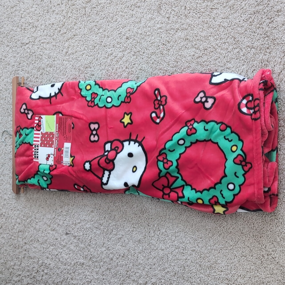 ❌SOLD❌Hello Kitty Festive ⭐ Oversized Plush Throw Blanket, Candy Cane Design - Picture 4 of 5
